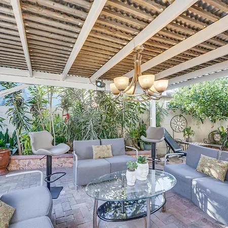 Los Angeles Apartment With Patio, 4 Mi To Downtown!